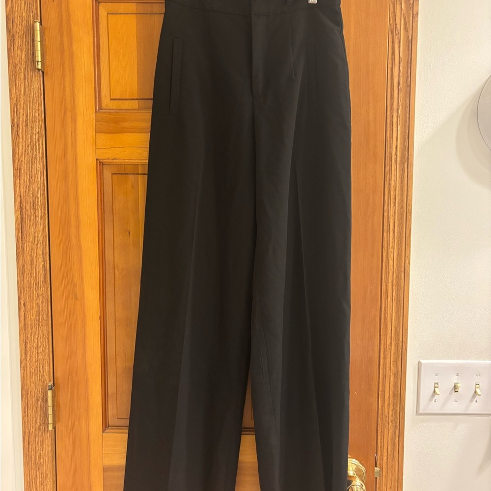 Absolutely stunning Black Halo Pleated High waisted wide leg pants